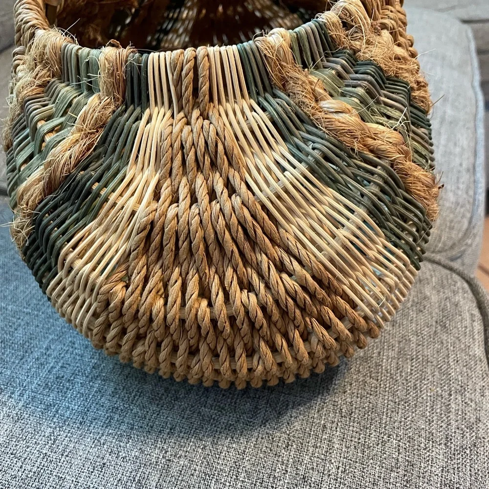 Handwoven Tri color Egg/Butt God’s Eye Gathering Basket bamboo rope Raffeta 10”